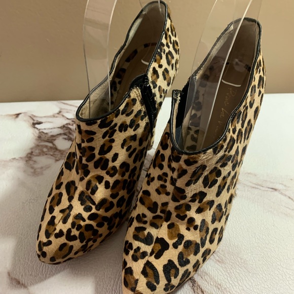Pour La Victoire Womens 6 Calf Hair Animal Print Leather Heels Ankle Boot. - Picture 2 of 9